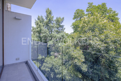 Dúplex Con Vista Despejada Y Excelente Ubicación.