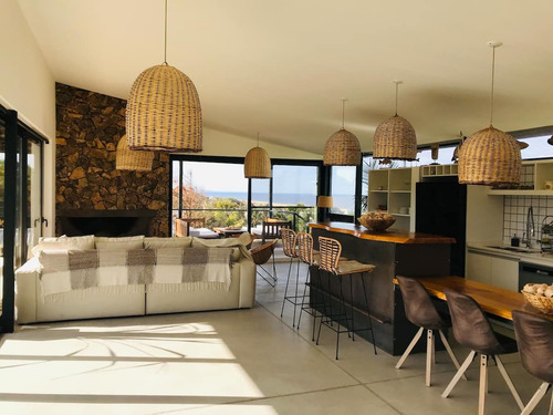 Casa En Alquiler Por Temporada De 3 Dormitorios En Punta Piedras (ref: Bpv-6853)