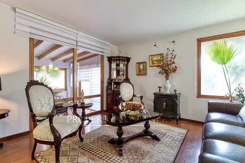 Hermosa Y Amplia Casa Con Excelente Ubicación