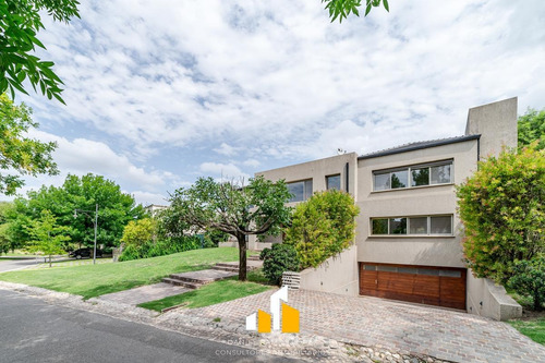 Imagen 2 de 29 de Importante Casa En Venta-lomas De La Carolina