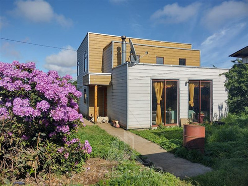 Dos Casas En Incluidas De 3 Y 4 Dormitorios ,dos Baños C/u
