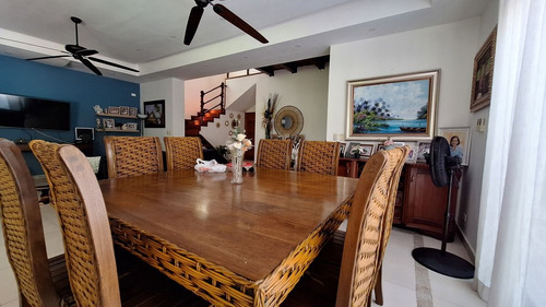 Vendo En Guavaberry Espectacular Villa. 3 Hab. 3 Baños Piscina 280m2