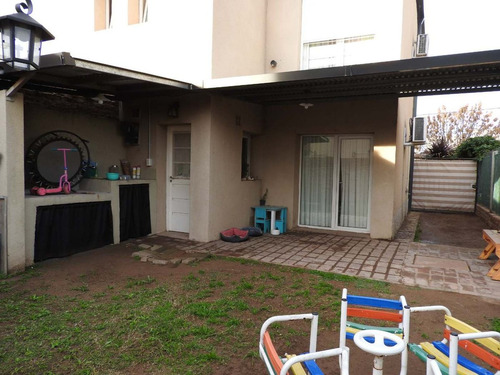 Casa Tipo Dúplex En Hnos D´adam N°975, Procrear