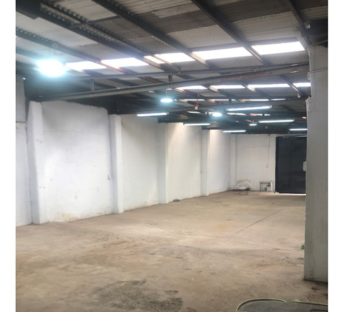 Bodega Próximo Metro Eistein