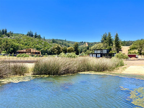 Sitio De 5.696 M2 En Primera Fila - Lago Vichuquén 