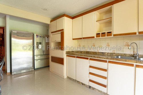 En Venta Casa Duplex - Urb. Colinas Del Tamanaco.