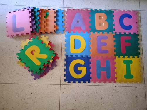 Imagen 3 de 5 de Alfombra O Tapete De Letras En Foami.