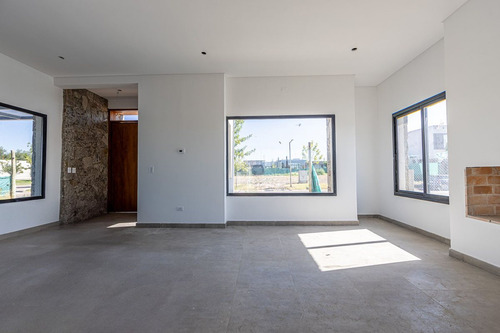 Casa A Estrenar En Barrio Privado La Luisa Lujan