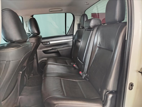Toyota Hilux 2.8 D-4D TURBO DIESEL CD SR 4X4 AUTOMÁTICO