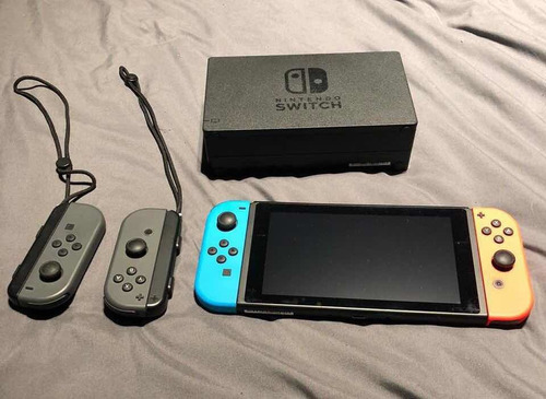 Nintendo Switch 32 Gb + 4 Controles + 4 Juegos. Impecable!!