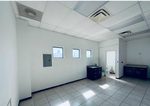 Se Renta Local Comercial En Plaza San Agustín