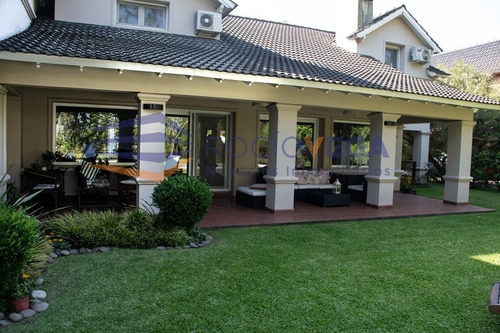 Imagen 2 de 17 de Casa En Venta En Barrio Cerrado Santa Ana-