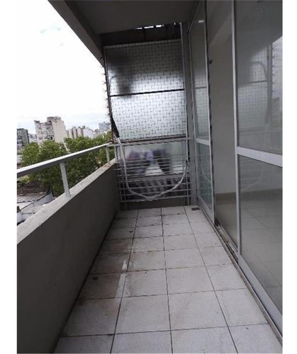 Imagen 8 de 18 de Av Belgrano 3600 - Con Pileta - Piso 2 Dos Balcones.