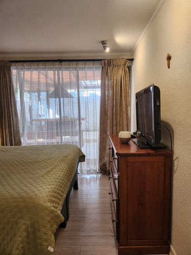 Casa En Venta De 3 Dorm. + Servicio En Colina