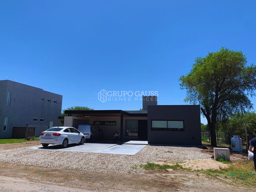 Casa En Venta - Country Valle Del Golf  - Piscina Galería Y Asador