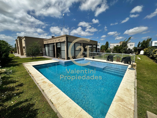 Casa En Venta En Barrio Santa Rita , Corredor Canning