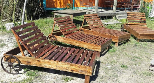 Reposeras De Madera Con Ruedas De Hierro Antiguo