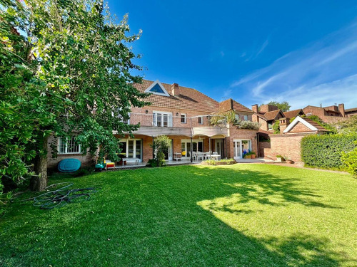 Excelente Casa En Venta En Punta Chica De Libertador Al Río, 4 Dormitorios, Gran Jardín