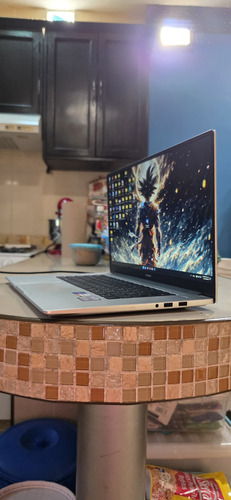 Laptop Huawei Matebook D15 I5 8gb 512gb Ssd Plata (Usado)