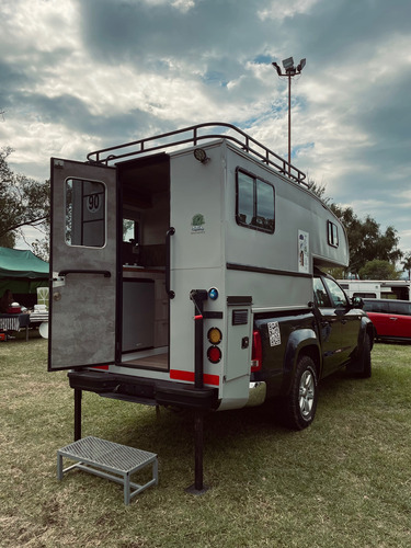 Conjunto De Camper Y Camioneta
