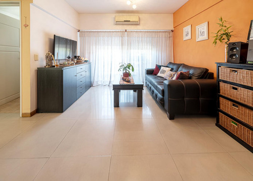 Venta Departamento Dos Ambientes En Florees Con Cochera