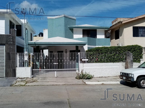 Casa En Venta Con Recamara En Planta Baja En Amp. Unidad Nacional, Madero Tamaulipas.