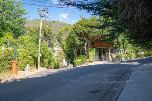 Sitio En Pleno Zapallar Centro Para Construir 3 Casas