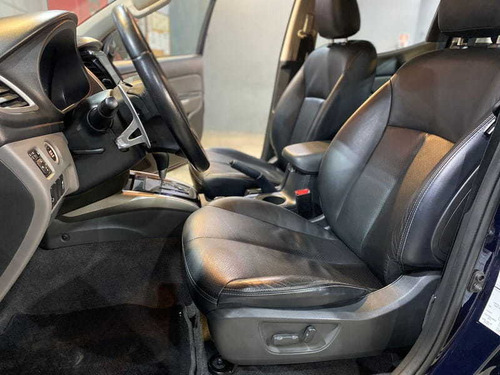 Imagem 8 de 11 de Mitsubishi Triton 2.4 16v Turbo Diesel Sport Hpe Top 4p 4x4