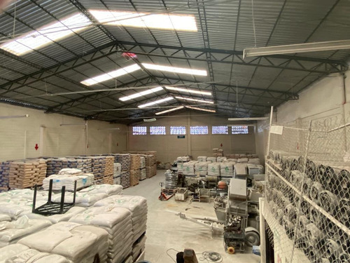 Imagen 1 de 10 de Bodega En Renta De 650 M2 Con 180 M2 Oficinas En Conjunto