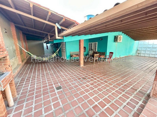 Erika Armeya Vende, Casa En La Urbanizacion Santa Cecilia De Cabudare. Flex: 25-20453