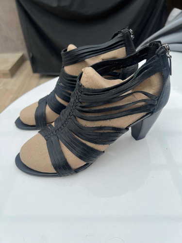 Sandalias Talla 38 Negras Cuero Vía Uno