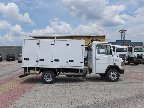 Imagem 2 de 15 de Mercedes Benz 710 4x2 2011 Com Comboio Lubrificante=vw,volvo