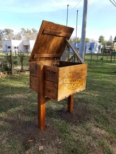 Cesto de basura de madera con tapa sale