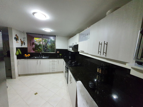 Imagen 9 de 14 de Casa Envigado Exclusivo Sector Benedictinos: Amplios Espacios Y Jardin