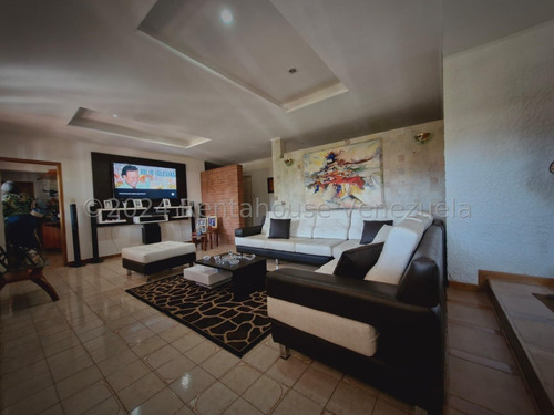 Jip 25-14401. Rent-a-house Vende Quinta De 890 Mts2, Rodeada De Bellos Jardines, Piscina, Parrillera Y Muchas Bondades Mas Que La Hacen Un Lugar Especial. En El Limón, Maracay