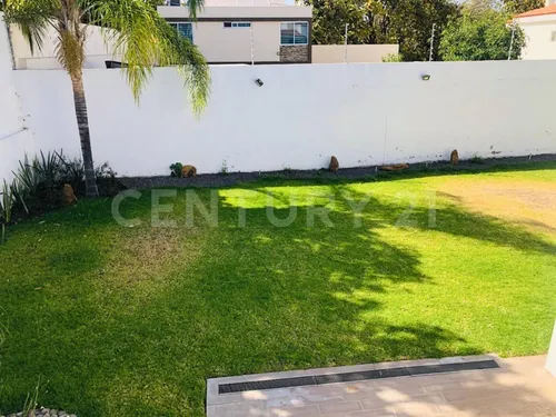 Casa En Venta, En El Palomar, Tlajomulco De Zuñiga, Jalisco.