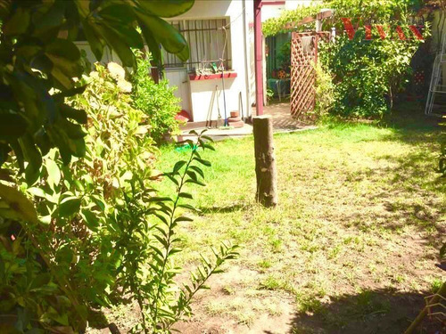 Casa En Venta De 5 Dorm. En Ñuñoa