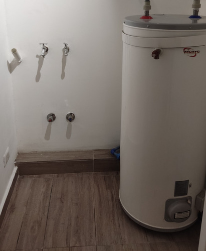 Amplio Depto. Cómo Nuevo En Condominio, 80 Mt2. 2d 2b 1e