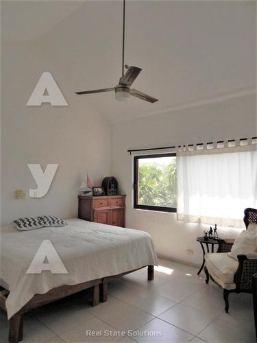 Casa En Venta, 3 Recámaras, 3 Niveles, Cuarto Servicio, Sm 43, Cancún