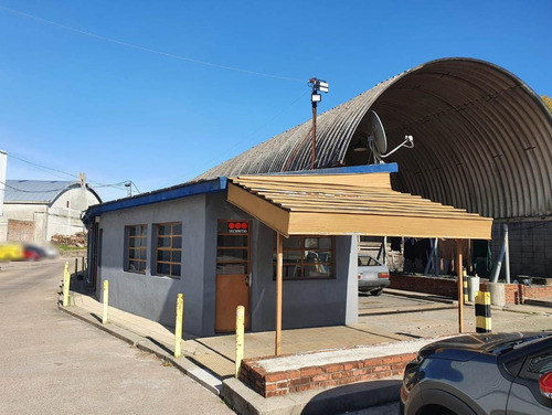 Imagen 3 de 9 de Veracierto Prox Camino Carrasco, 820 M2 , Vig 24 Hs, Baños, Explanada De Contenedores!!