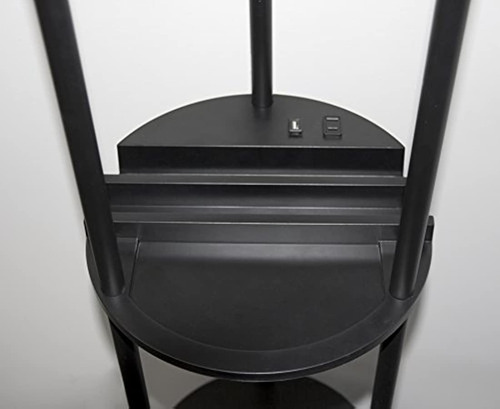 Lámpara De Pie Con Carga Usb De Metal Color Negro.