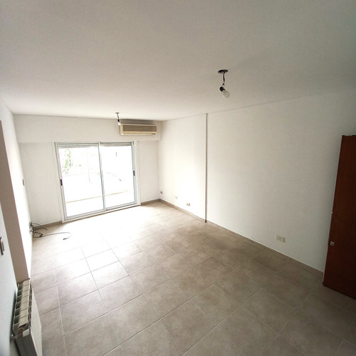 Departamento En Semi Piso 3 Ambientes, Calefacción Y Aa