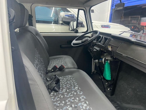 Volkswagen Kombi 1.4 Standard Total Flex 3p