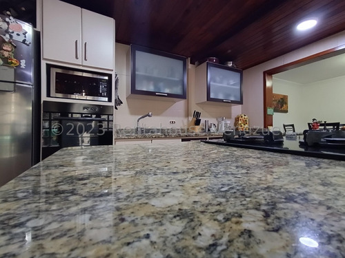 Venta De Townhouse En Villas Don Victor Maracay Aragua 24-8697 Irr