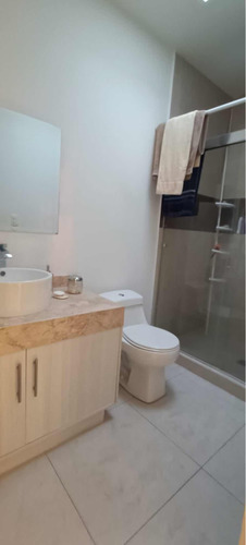 En Venta Casa Muy Amplia En El Refugio