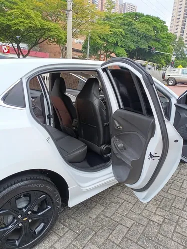 Chevrolet Onix 1.0T Premier Hatch At