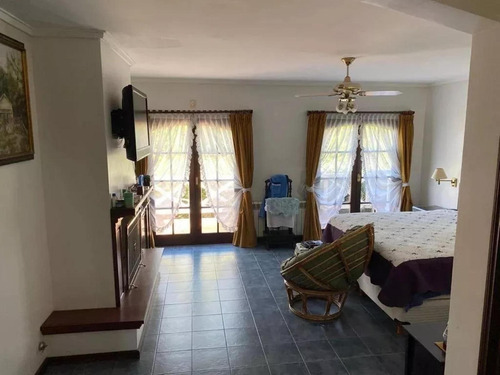 Casa En Venta - 2 Dormitorios 3 Baños - Cochera - 2.400mts2 - Sierra De Los Padres