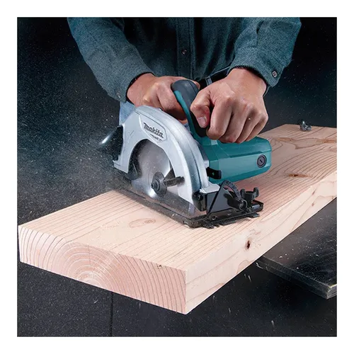 Sierra Circular 190mm 7-1/2'' 1050w Makita M5802b