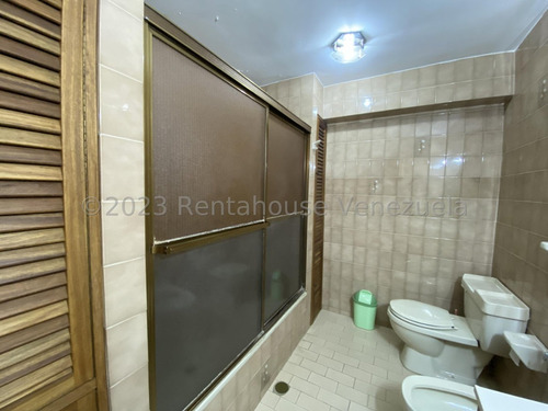 Magnífico Apartamento En Alquiler La Carlota Full Amoblado, Con Excelente Distribución, Amplio Y Luminoso Consta De 141 Mts2, Vi Mls #24-11566