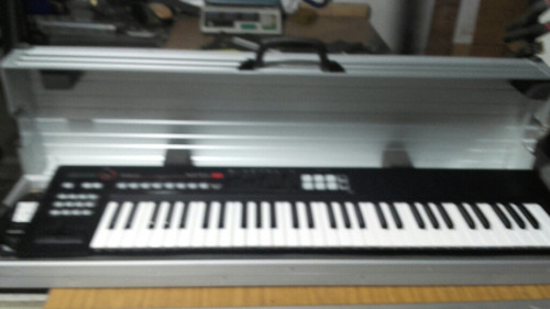 Estuche Liviano-aluminio 100%-teclado 61/76notas